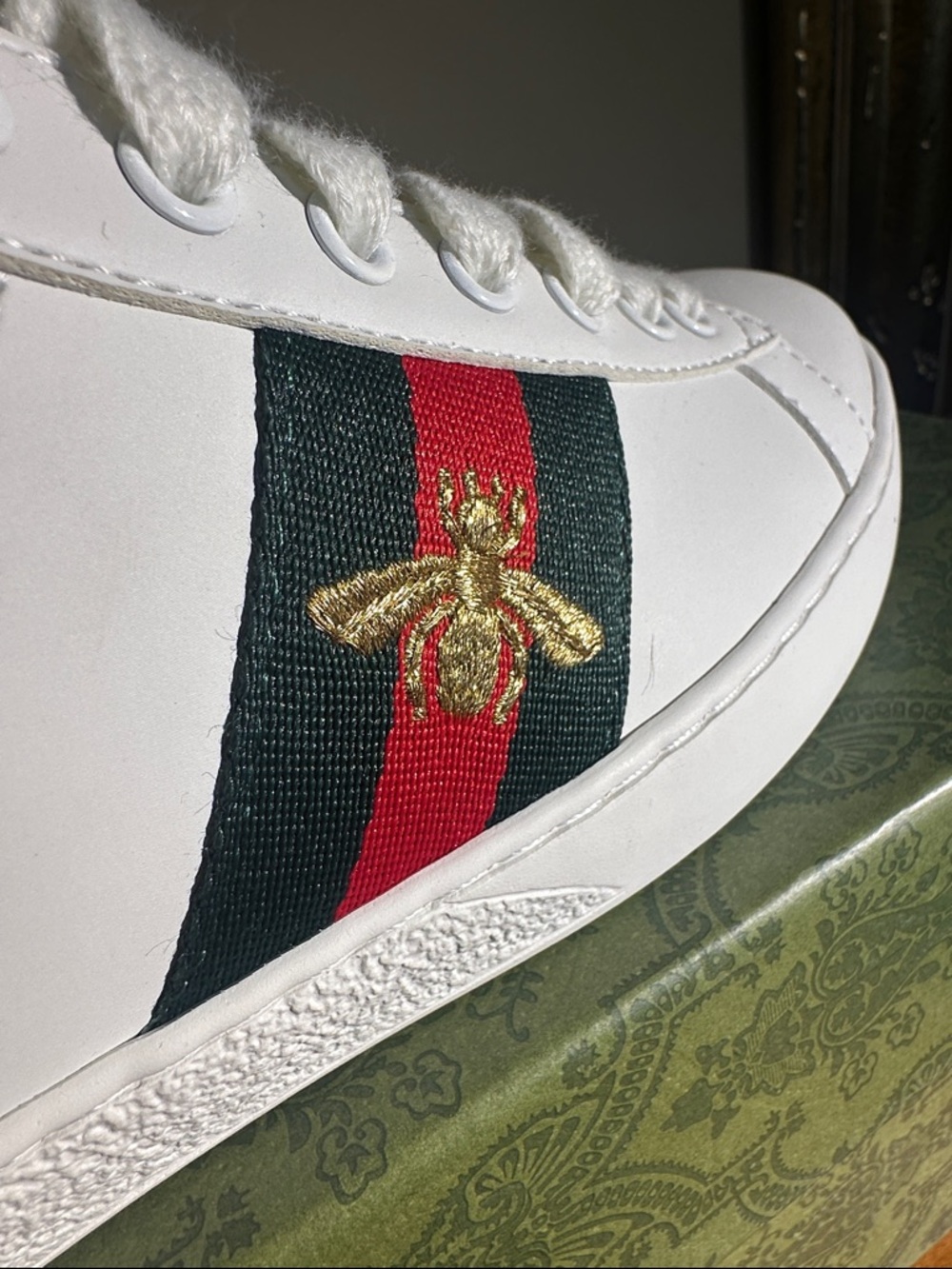 Gucci ‘Bee’ Tennis Shoes. - Picture 11 of 11